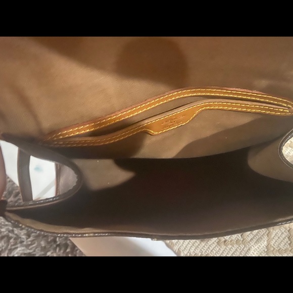 Louis Vuitton Vintage Crossbody - Picture 6 of 7